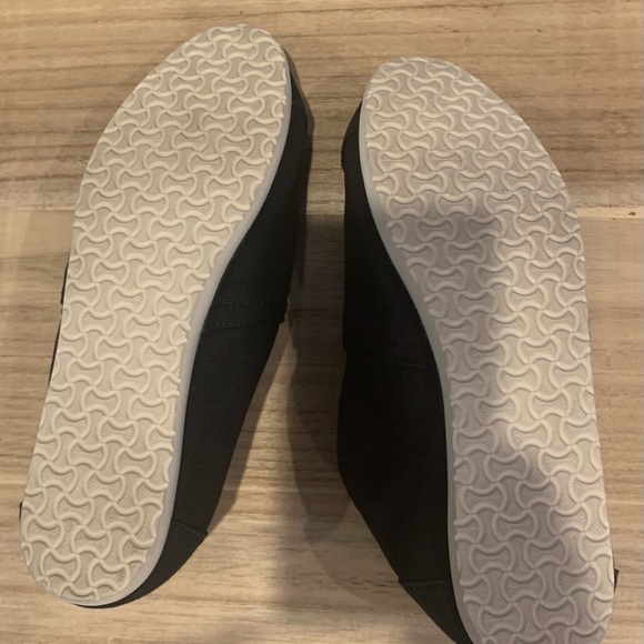 Toms Black and Cream Flats - Picture 2 of 5